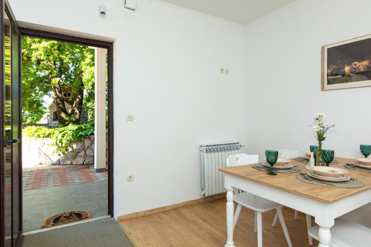 Double Oak Apartment غييكا المظهر الخارجي الصورة