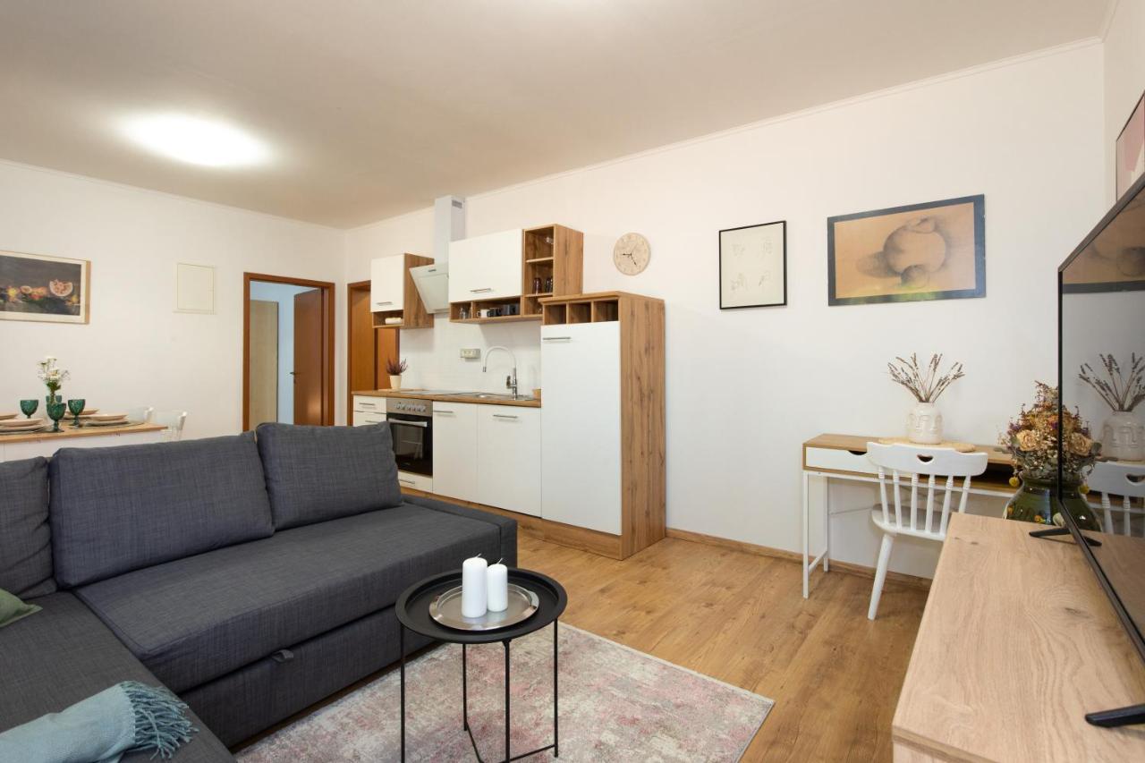 Double Oak Apartment غييكا المظهر الخارجي الصورة