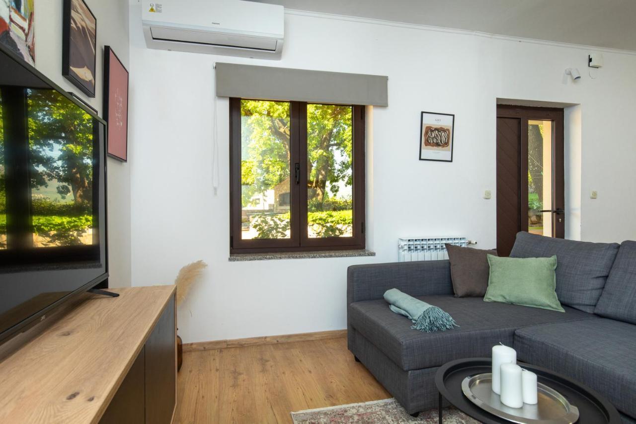 Double Oak Apartment غييكا المظهر الخارجي الصورة