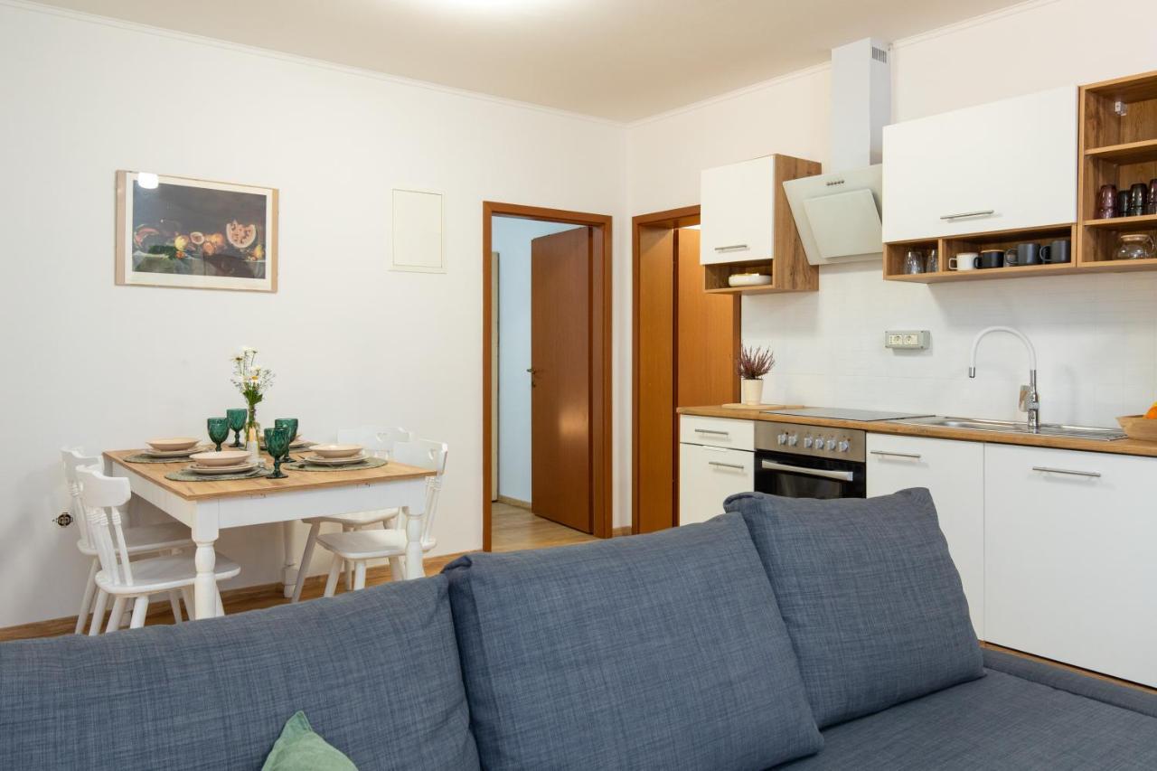 Double Oak Apartment غييكا المظهر الخارجي الصورة